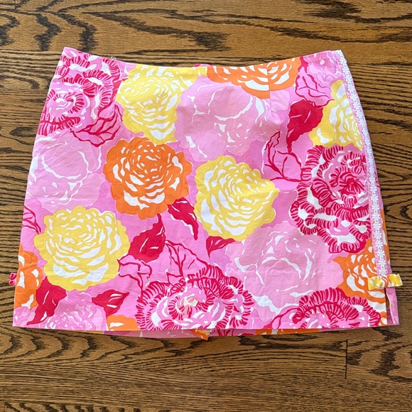 Lilly Pulitzer Dresses & Skirts - Lilly Pulitzer Pink and Yellow Floral Skort with daisy lace trim size 10